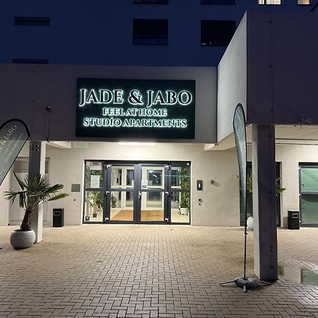 Jade & Jabo - Sehr Schoene Zimmer & Apartements Zum Wohlfuehlen Tageweise & Wochenweise Buchbar Neuss Exterior foto