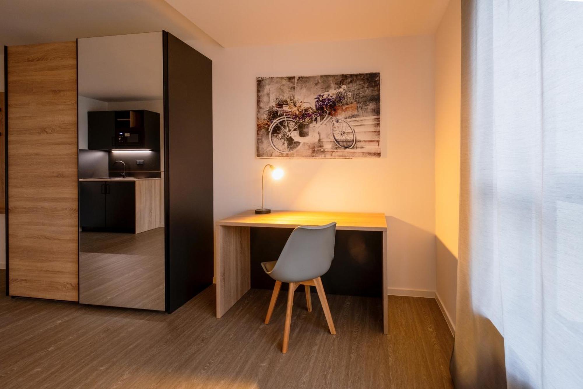 Jade & Jabo - Sehr Schoene Zimmer & Apartements Zum Wohlfuehlen Tageweise & Wochenweise Buchbar Neuss Zimmer foto