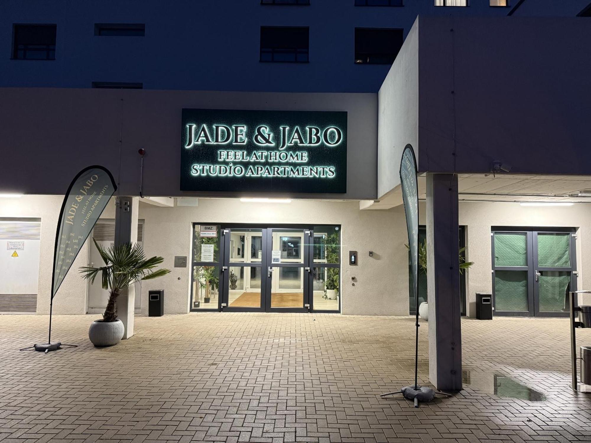 Jade & Jabo - Sehr Schoene Zimmer & Apartements Zum Wohlfuehlen Tageweise & Wochenweise Buchbar Neuss Exterior foto